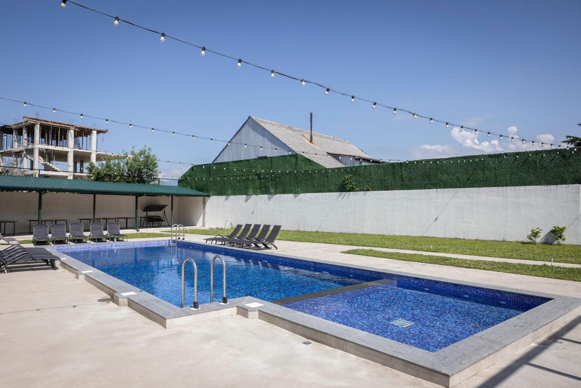 Gardenville Μπατούμι Εξωτερικό φωτογραφία