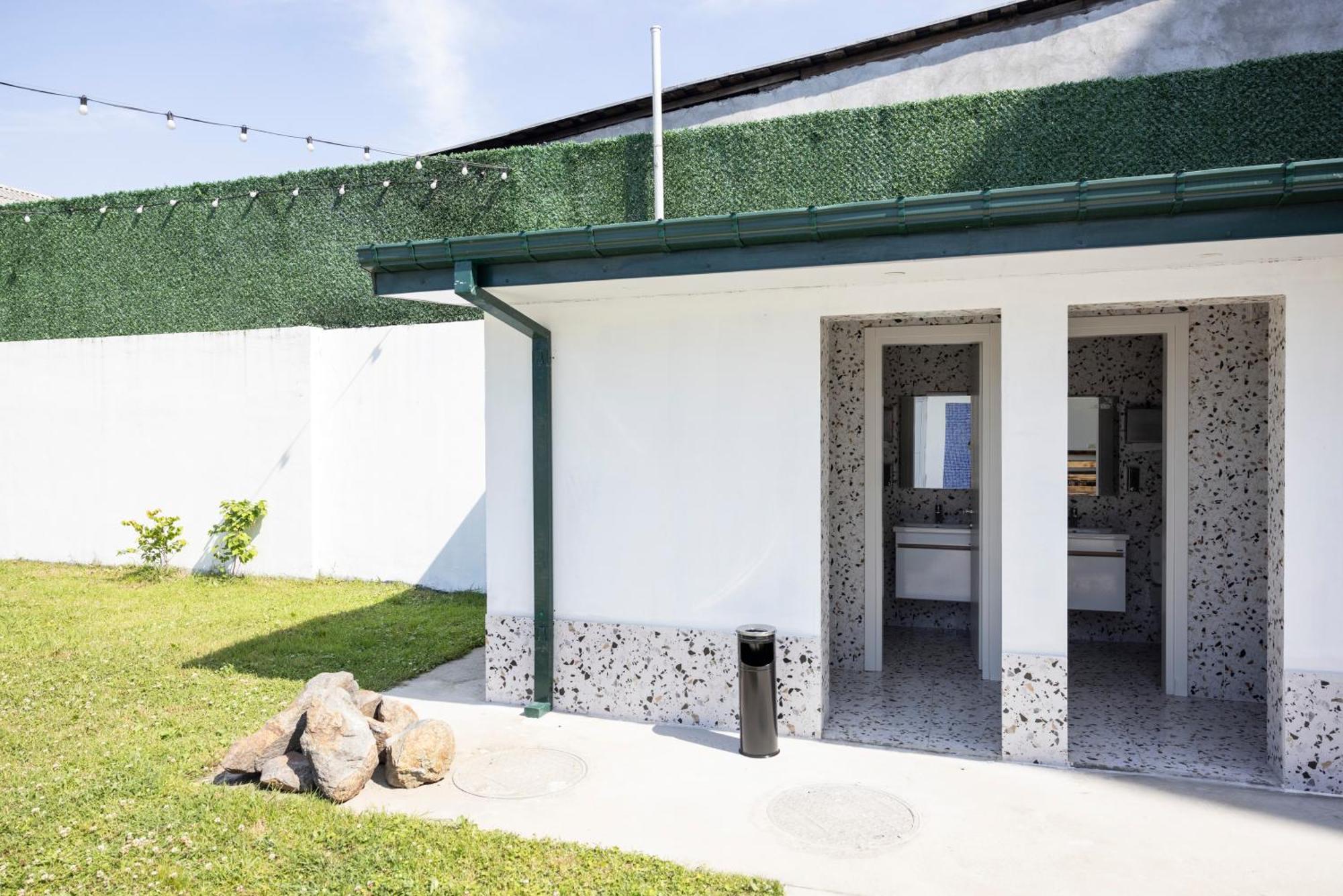 Gardenville Μπατούμι Εξωτερικό φωτογραφία